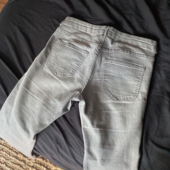 Grey Jeans - Picture 3 of 4